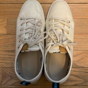 TOM’s Canvas Shoes size 8
